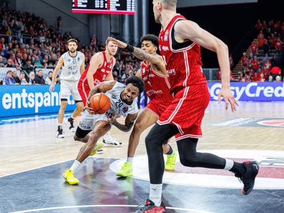 Michael Weathers MLP Academics Heidelberg, 20 , Ibi Watson BMA365 Bamberg Baskets, 02 , Daniel Keppeler BMA365 Bamberg Baskets, 31 , BMA365 Bamberg Baskets vs MLP Academics Heidelberg, Basketball, easyCredit BBL, Matchday 10, 13 12 2025 BMA365 Bamberg Baskets vs MLP Academics Heidelberg, Basketball, easyCredit BBL, Matchday 10, 13 12 2025 Bamberg Copyright: xEibner-Pressefoto G.xSantemizx EP_EER