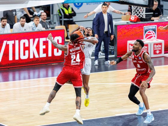 Cobe Williams BMA365 Bamberg Baskets, 24 , Michael Weathers MLP Academics Heidelberg, 20 , BMA365 Bamberg Baskets vs MLP Academics Heidelberg, Basketball, easyCredit BBL, Matchday 10, 13 12 2025 BMA365 Bamberg Baskets vs MLP Academics Heidelberg, Basketball, easyCredit BBL, Matchday 10, 13 12 2025 Bamberg Copyright: xEibner-Pressefoto G.xSantemizx EP_EER