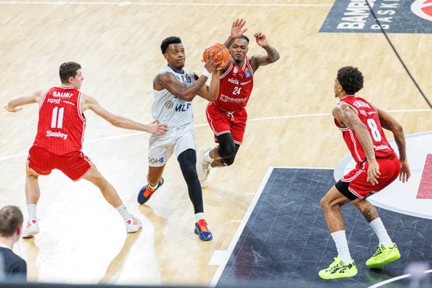 Richard Balint BMA365 Bamberg Baskets, 11 , Damariae Horne MLP Academics Heidelberg, 0 , Cobe Williams BMA365 Bamberg Baskets, 24 , Demarcus Demonia BMA365 Bamberg Baskets, 08 , BMA365 Bamberg Baskets vs MLP Academics Heidelberg, Basketball, easyCredit BBL, Matchday 10, 13 12 2025 BMA365 Bamberg Baskets vs MLP Academics Heidelberg, Basketball, easyCredit BBL, Matchday 10, 13 12 2025 Bamberg Copyright: xEibner-Pressefoto G.xSantemizx EP_EER