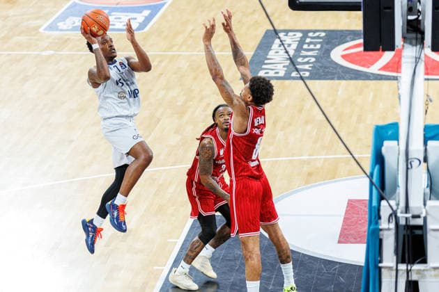 Damariae Horne MLP Academics Heidelberg, 0 , Demarcus Demonia BMA365 Bamberg Baskets, 08 , BMA365 Bamberg Baskets vs MLP Academics Heidelberg, Basketball, easyCredit BBL, Matchday 10, 13 12 2025 BMA365 Bamberg Baskets vs MLP Academics Heidelberg, Basketball, easyCredit BBL, Matchday 10, 13 12 2025 Bamberg Copyright: xEibner-Pressefoto G.xSantemizx EP_EER