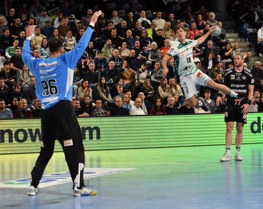 13 12 2025 Handball 1 Bundesliga DAIKIN HBL Season 2024 2025 17 Matchday HC Erlangen Metropolregion Nuremberg HCE SC DHfK Leipzig OGo xOGox Khalifa Ghedbane 96, HC Erlangen HCE Staffan Peter 18, SC DHfK Leipzig