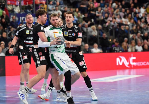 13 12 2025 Handball 1 Bundesliga DAIKIN HBL Season 2024 2025 17 Matchday HC Erlangen Metropolregion Nuremberg HCE SC DHfK Leipzig OGo xOGox Florian Scheerer 10, HC Erlangen HCE William Bogojevic 20, SC DHfK Leipzig Christoph Steinert 44, HC Erlangen HCE