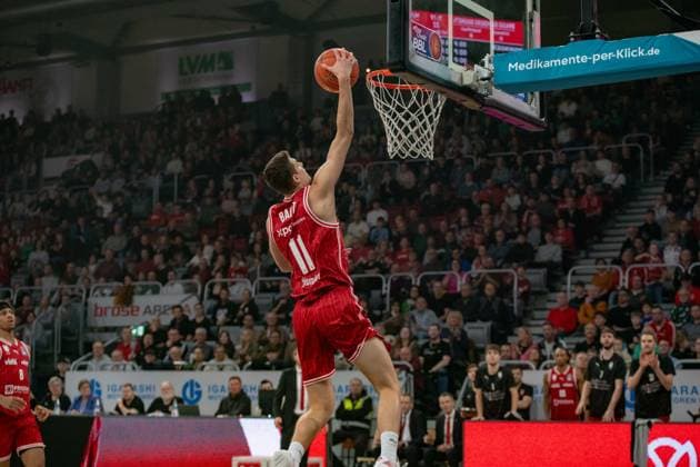 Brose Arena, Bamberg Baskets vs. MLP Academics Heidelberg Germany ,Bamberg, Brose Arena - 13 Dec 2025 - Basketball, Basketball Bundesliga - Bamberg Baskets vs. MLP Academics Heidelberg Image: Richard Balint (Bamberg Baskets) with a fast break and an easy lay-up. Bamberg Brose Arena Bayern Germany Copyright: xPresseFotoxEvans xRyanxEvansx
