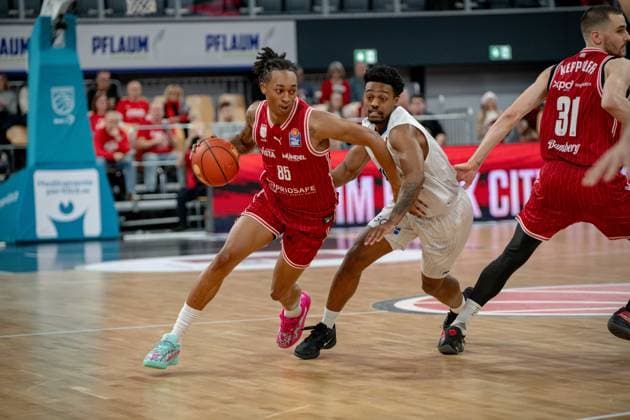 Brose Arena, Bamberg Baskets vs. MLP Academics Heidelberg Germany ,Bamberg, Brose Arena - 13 Dec 2025 - Basketball, Basketball Bundesliga - Bamberg Baskets vs. MLP Academics Heidelberg Image: Austin Crowley (Bamberg Baskets) in action. Bamberg Brose Arena Bayern Germany Copyright: xPresseFotoxEvans xRyanxEvansx
