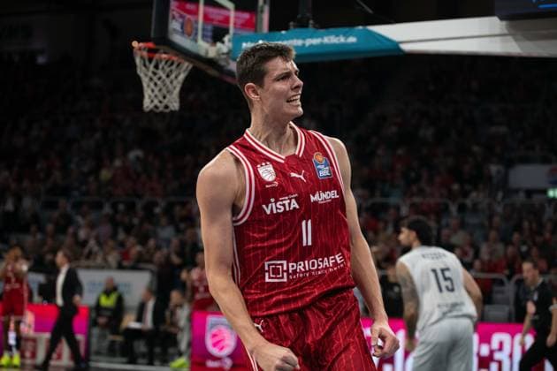 Brose Arena, Bamberg Baskets vs. MLP Academics Heidelberg Germany ,Bamberg, Brose Arena - 13 Dec 2025 - Basketball, Basketball Bundesliga - Bamberg Baskets vs. MLP Academics Heidelberg Image: Richard Balint (Bamberg Baskets) celebrates after making a point. Bamberg Brose Arena Bayern Germany Copyright: xPresseFotoxEvans xRyanxEvansx