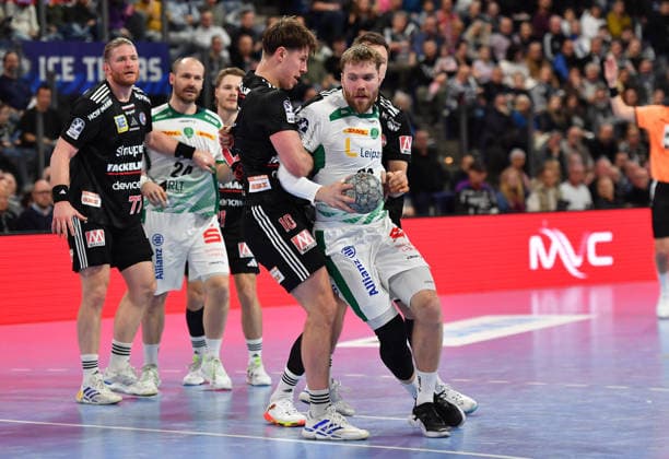 13 12 2025 Handball 1 Bundesliga DAIKIN HBL Season 2024 2025 17 Matchday HC Erlangen Metropolregion Nuremberg HCE SC DHfK Leipzig OGo xOGox Florian Scheerer 10, HC Erlangen HCE William Bogojevic 20, SC DHfK Leipzig