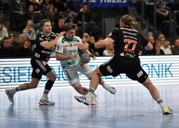 13 12 2025 Handball 1 Bundesliga DAIKIN HBL Season 2024 2025 17 Matchday HC Erlangen Metropolregion Nuremberg HCE SC DHfK Leipzig OGo xOGox Christopher Bissel 21, HC Erlangen HCE Franz Semper 32, SC DHfK Leipzig Maciej Gebala 77, HC Erlangen HCE