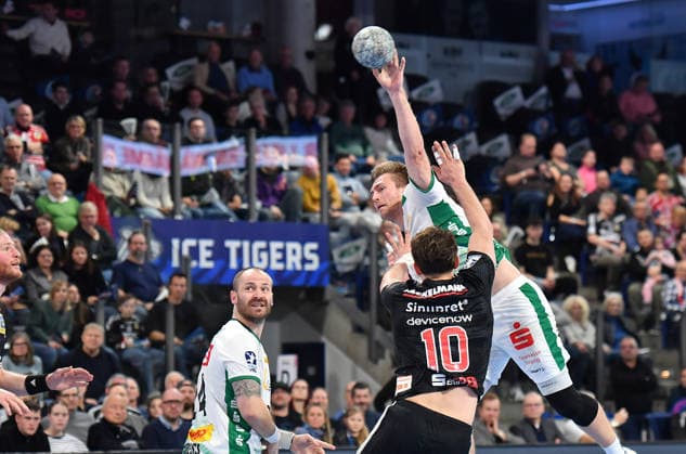 13 12 2025 Handball 1 Bundesliga DAIKIN HBL Season 2024 2025 17 Matchday HC Erlangen Metropolregion Nuremberg HCE SC DHfK Leipzig OGo xOGox Florian Scheerer 10, HC Erlangen HCE