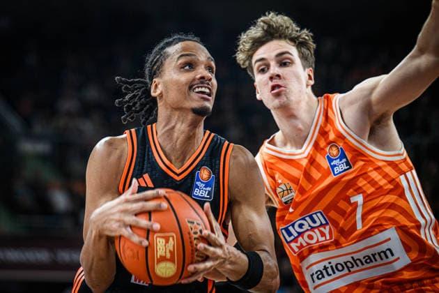 Neu Ulm, Germany, 13 12 25 Meissa Faye ratiopharm ulm and Tobias Jensen ratiopharm ulm battle for the ball during the Basketball Bundesliga match between ratiopharm ulm vs Rasta Vechta at the ratiopharm Arena on December 13, 2025 in Neu Ulm, Germany Photo by Harry Langer DeFodi Images ratiopharm Arena, Germany, 13 12 25 Meissa Faye ratiopharm ulm and Tobias Jensen ratiopharm ulm battle for the ball during the Basketball Bundesliga match between ratiopharm ulm vs Rasta Vechta at Neu Ulm on December 13, 2025 in ratiopharm Arena, Germany Photo by Harry Langer DeFodi Images Photo by Harry Langer DeFodi Images