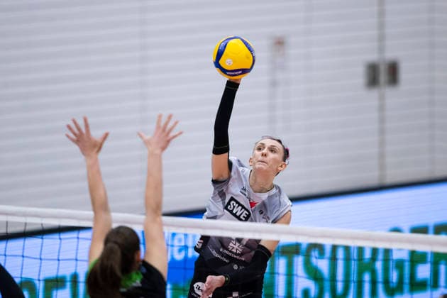 1 Volleyball Bundesliga Women Schwarz Weiss Erfurt vs Skurios Volleys Borken Erfurt 13 12 2025 Isabel Kova i 11 Schwarz Weiss Erfurt vs Lara Kretschmer 6 Skurios Volleys Borken 1 Volleyball Bundesliga Women Schwarz Weiss Erfurt vs Skurios Volleys Borken Riethsporthalle Erfurt 13 12 2025 Copyright: xBEAUTIFULxSPORTS Duehringx