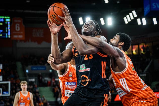 Neu Ulm, Germany, 13 12 25 TJ Bamba Rasta Vechta and Malik Osborne ratiopharm ulm battle for the ball during the Basketball Bundesliga match between ratiopharm ulm vs Rasta Vechta at the ratiopharm Arena on December 13, 2025 in Neu Ulm, Germany Photo by Harry Langer DeFodi Images ratiopharm Arena, Germany, 13 12 25 TJ Bamba Rasta Vechta and Malik Osborne ratiopharm ulm battle for the ball during the Basketball Bundesliga match between ratiopharm ulm vs Rasta Vechta at Neu Ulm on December 13, 2025 in ratiopharm Arena, Germany Photo by Harry Langer DeFodi Images Photo by Harry Langer DeFodi Images