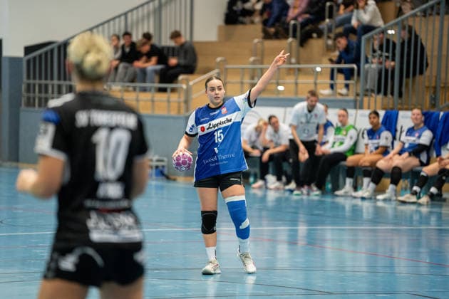 HSG Blomberg Lippe II vs SV Todesfelde, Handball, 3 Liga Nord, Matchday 2, 13 12 2025, Season 2025 2026, Blomberg Carolin Jaron HSG Blomberg Lippe II, 15 at the match setup Blomberg Sporthalle an der Ulmenallee Germany