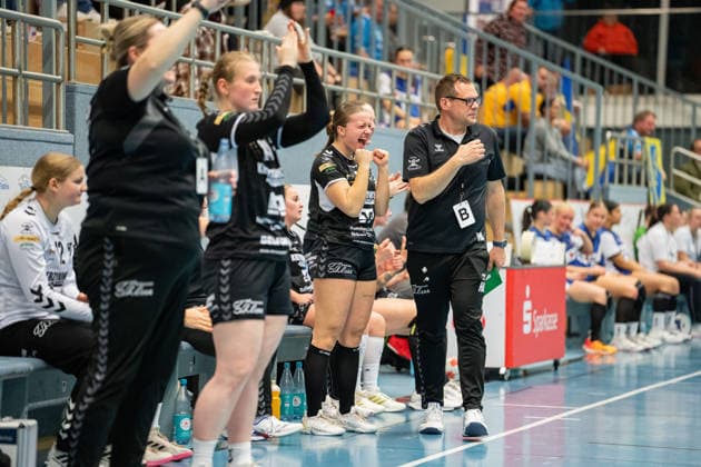 HSG Blomberg Lippe II vs SV Todesfelde, Handball, 3 Liga Nord, Matchday 2, 13 12 2025, Season 2025 2026, Blomberg Svea Schueller SV Todesfelde, 16 cheers after a save Blomberg Sporthalle an der Ulmenallee Germany