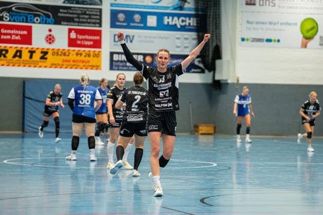 HSG Blomberg Lippe II vs SV Todesfelde, Handball, 3 Liga Nord, Matchday 2, 13 12 2025, Season 2025 2026, Blomberg Rieka Thal SV Todesfelde, 33 cheers after a goal Blomberg Sporthalle an der Ulmenallee Germany