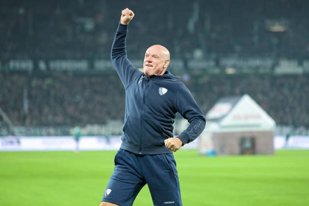 Coach Uwe Roesler VfL Bochum cheers, 2 Bundesliga, Hannover 96 v VfL Bochum, Heinz von Heiden Arena on December 13, 2025 in Hanover, Germany Photo by Marco Steinbrenner DeFodi Images Coach Uwe Roesler VfL Bochum cheers, 2 Bundesliga, Hannover 96 v VfL Bochum, Heinz von Heiden Arena, December 13, 2025 in Hanover, Germany Photo by Marco Steinbrenner DeFodi Images