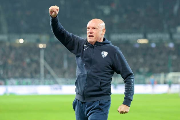 Coach Uwe Roesler VfL Bochum cheers, 2 Bundesliga, Hannover 96 v VfL Bochum, Heinz von Heiden Arena on December 13, 2025 in Hanover, Germany Photo by Marco Steinbrenner DeFodi Images Coach Uwe Roesler VfL Bochum cheers, 2 Bundesliga, Hannover 96 v VfL Bochum, Heinz von Heiden Arena, December 13, 2025 in Hanover, Germany Photo by Marco Steinbrenner DeFodi Images