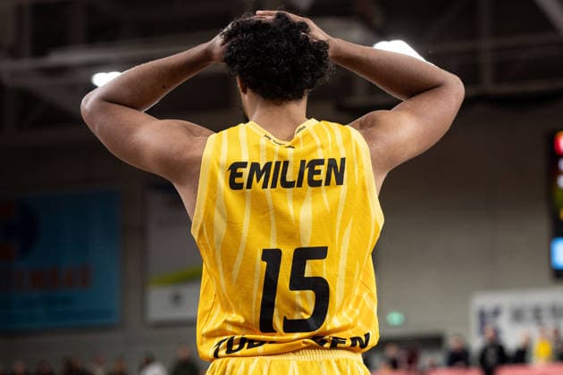 Tigers Tuebingen Uni Baskets Muenster, Herren, 2 Bundesliga, Barmer 2 Basketball Bundesliga, pro A, 12 Spieltag, Spielzeit 2025 2026, 13 12 2025 Patrick Emilien Tigers Tuebingen, 15 schlaegt die Haende über den Kopf zusammen