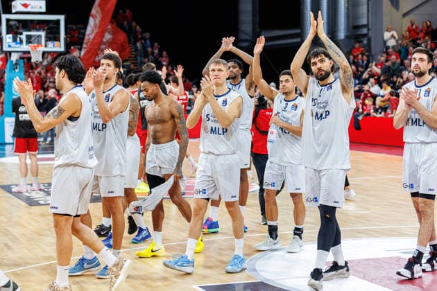 Team, squad, disappointed, disappointment, negative emotions, negative emotion, end of game, BMA365 Bamberg Baskets vs MLP Academics Heidelberg, Basketball, easyCredit BBL, Matchday 10, 13 12 2025 BMA365 Bamberg Baskets vs MLP Academics Heidelberg, Basketball, easyCredit BBL, Matchday 10, 13 12 2025 Bamberg Copyright: xEibner-Pressefoto G.xSantemizx EP_EER