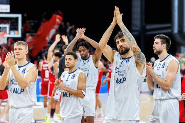 Team, squad, disappointed, disappointment, negative emotions, negative emotion, end of game, BMA365 Bamberg Baskets vs MLP Academics Heidelberg, Basketball, easyCredit BBL, Matchday 10, 13 12 2025 BMA365 Bamberg Baskets vs MLP Academics Heidelberg, Basketball, easyCredit BBL, Matchday 10, 13 12 2025 Bamberg Copyright: xEibner-Pressefoto G.xSantemizx EP_EER