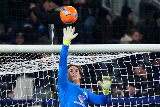 Atalanta™s goalkeeper Marco Carnesecchi during the Serie A soccer match between Atalanta and Cagliari at the New Balance Stadium in Bergamo , north Italy - Saturday , December 13 , 2025. - Soccer .  Copyright: xSpada LaPressex