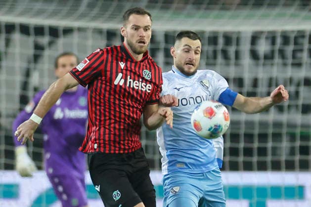 Boris Tomiak Hannover 96 and Matus Bero VfL Bochum battle for the ball, 2 Bundesliga, Hannover 96 v VfL Bochum, Heinz von Heiden Arena, December 13, 2025 in Hanover, Germany Photo by Marco Steinbrenner DeFodi Images Boris Tomiak Hannover 96 and Matus Bero VfL Bochum battle for the ball, 2 Bundesliga, Hannover 96 v VfL Bochum, Heinz von Heiden Arena, December 13, 2025 in Hanover, Germany Photo by Marco Steinbrenner DeFodi Images