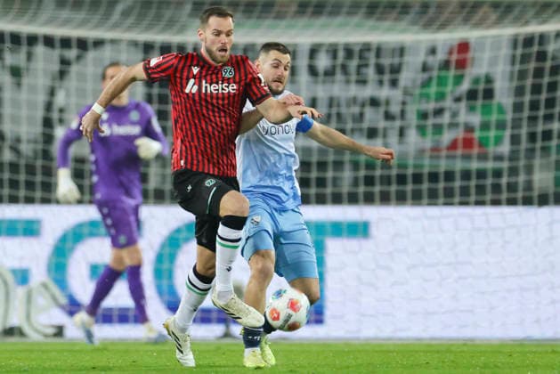 Boris Tomiak Hannover 96 and Matus Bero VfL Bochum battle for the ball, 2 Bundesliga, Hannover 96 v VfL Bochum, Heinz von Heiden Arena, December 13, 2025 in Hanover, Germany Photo by Marco Steinbrenner DeFodi Images Boris Tomiak Hannover 96 and Matus Bero VfL Bochum battle for the ball, 2 Bundesliga, Hannover 96 v VfL Bochum, Heinz von Heiden Arena, December 13, 2025 in Hanover, Germany Photo by Marco Steinbrenner DeFodi Images