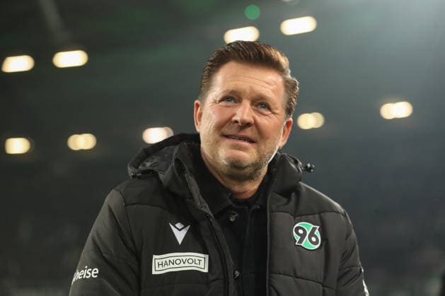 13 12 2025, xtgx, Fußball 2 Bundesliga, Hannover 96 VfL Bochum emspor, v l Christian Titz Hannover, Trainer Portrait, Portraet, Einzelbild DFL DFB REGULATIONS PROHIBIT ANY USE OF PHOTOGRAPHS as IMAGE SEQUENCES and or QUASI VIDEO Hannover