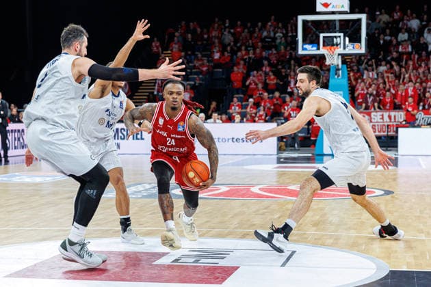 Paul Zipser MLP Academics Heidelberg, 09 , Cobe Williams BMA365 Bamberg Baskets, 24 , Mateo Seric MLP Academics Heidelberg, 21 , BMA365 Bamberg Baskets vs MLP Academics Heidelberg, Basketball, easyCredit BBL, Matchday 10, 13 12 2025 BMA365 Bamberg Baskets vs MLP Academics Heidelberg, Basketball, easyCredit BBL, Matchday 10, 13 12 2025 Bamberg Copyright: xEibner-Pressefoto G.xSantemizx EP_EER