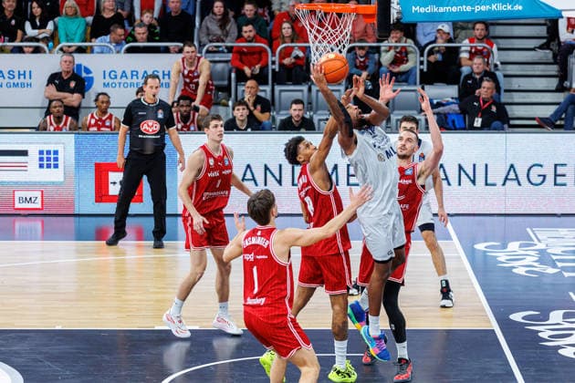 Demarcus Demonia BMA365 Bamberg Baskets, 08 , Osun Osunniyi MLP Academics Heidelberg, 12 , BMA365 Bamberg Baskets vs MLP Academics Heidelberg, Basketball, easyCredit BBL, Matchday 10, 13 12 2025 BMA365 Bamberg Baskets vs MLP Academics Heidelberg, Basketball, easyCredit BBL, Matchday 10, 13 12 2025 Bamberg Copyright: xEibner-Pressefoto G.xSantemizx EP_EER