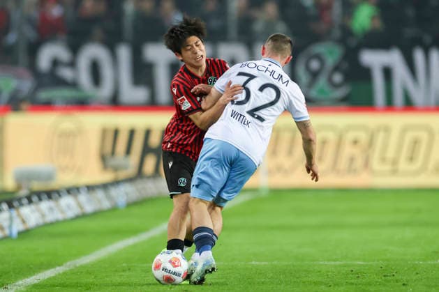 Daisuke Yokota Hannover 96 and Maximilian Wittek VfL Bochum battle for the ball, 2 Bundesliga, Hannover 96 v VfL Bochum, Heinz von Heiden Arena on December 13, 2025 in Hannover, Germany Photo by Marco Steinbrenner DeFodi Images Daisuke Yokota Hannover 96 and Maximilian Wittek VfL Bochum battle for the ball, 2 Bundesliga, Hannover 96 v VfL Bochum, Heinz von Heiden Arena, December 13, 2025 in Hanover, Germany Photo by Marco Steinbrenner DeFodi Images