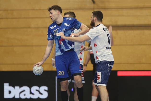 13 12 2025, Men, Handball, Season 2025 2026, 2 Handball Bundesliga, 15 Matchday TV Grosswallstadt 1 VfL Potsdam v li Finn Wullenweber 20, TV Grosswallstadt and Davide Bulzamini 8, VfL Potsdam Elsenfeld Untermainhalle Bayern Germany