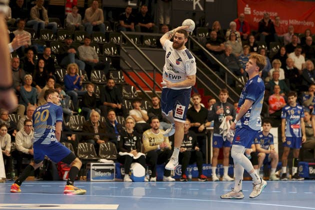 13 12 2025, Men, Handball, Season 2025 2026, 2 Handball Bundesliga, 15 Matchday TV Grosswallstadt 1 VfL Potsdam v li Finn Wullenweber 20, TV Grosswallstadt , Davide Bulzamini 8, VfL Potsdam , Ben Connar Battermann 24, TV Grosswallstadt Elsenfeld Untermainhalle Bayern Germany