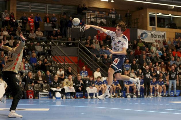 13 12 2025, Men, Handball, Season 2025 2026, 2 Handball Bundesliga, 15 Matchday TV Grosswallstadt 1 VfL Potsdam Nils Fuhrmann 27, VfL Potsdam comes before Stefan Hanemann 21, TV Grosswallstadt at the end Elsenfeld Untermainhalle Bayern Germany