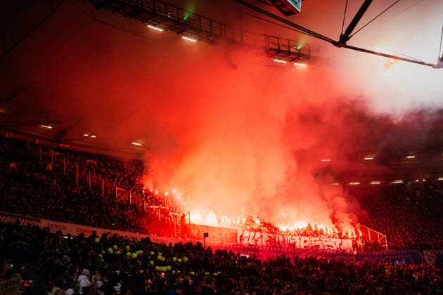 2 Bundesliga Hannover 96 vs VfL Bochum, 13 12 2025 VfL Bochum fans set off pyrotechnics Football, 2 Bundesliga, Matchday 16 Hannover 96 vs VfL Bochum on 13 12 2025 at Heinz von Heiden Arena, Hannover DFL REGULATIONS PROHIBIT ANY USE OF PHOTOGRAPHS AS IMAGE SEQUENCES AND OR QUASI VIDEO Copyright: xBEAUTIFULxSPORTS Tonhäuserx