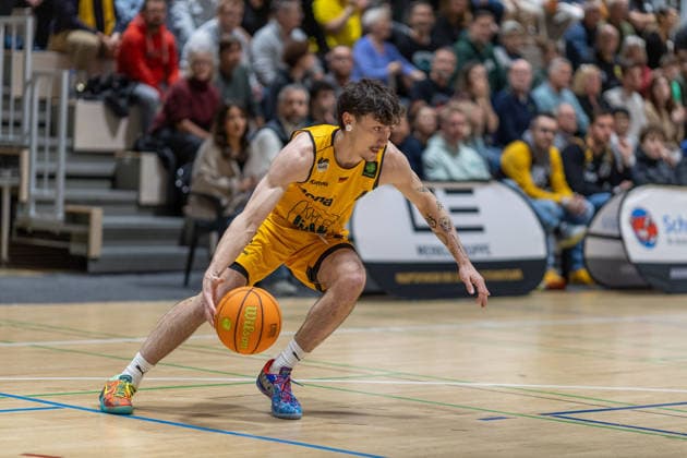 Gian Bahattin Aydinoglu Bozic Estriche Knights Kirchheim, 04 GER, Bozic Estriche Knights Kirchheim vs Phoenix Hagen, BARMER 2 Basketball Bundesliga, Matchday 12, Season 2025 2026, 13 12 2025 GER, Bozic Estriche Knights Kirchheim vs Phoenix Hagen, BARMER 2 Basketball Bundesliga, Matchday 12, Season 2025 2026, 13 12 2025 Kirchheim an der Teck Copyright: xEibner-Pressefoto NinaxSanderx EP_NSR