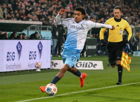 Germany Soccer 2 Bundesliga 2025 26, 16 Matchday Hannover 96 vs VfL Bochum Heinz von Heiden Arena Stadion Hannover Francis Onyeka VfL Bochum, 21 Hannover Copyright: xAymanxAlahmedx