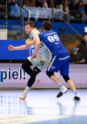 Tillman, Leu Kreislaeufer, ThSV Eisenach, 99 , Erik, Persson Rueckraum Rechts, Frisch Auf Goeppingen, 22 GER, ThSV Eisenach vs FRISCH AUF Göppingen, 1 Daikin Handballbundesliga, Handball, Matchday 17, Season 2025 2026, 13 12 2025 GER, ThSV Eisenach vs FRISCH AUF Göppingen, 1 Daikin Handballbundesliga, Handball, Matchday 17, Season 2025 2026, 13 12 2025 Eisenach Copyright: xEibner-Pressefoto MartinxHerbstx EP_MHT