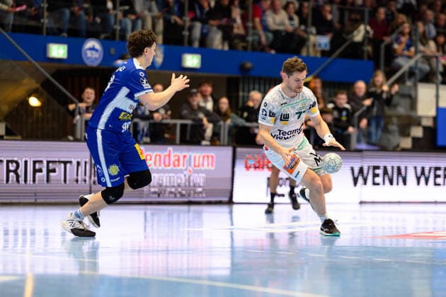 David, Schmidt Rueckraum Rechts, Frisch Auf Goeppingen, 77 , Tillman, Leu Kreislaeufer, ThSV Eisenach, 99 GER, ThSV Eisenach vs FRISCH AUF Göppingen, 1 Daikin Handballbundesliga, Handball, Matchday 17, Season 2025 2026, 13 12 2025 GER, ThSV Eisenach vs FRISCH AUF Göppingen, 1 Daikin Handballbundesliga, Handball, Matchday 17, Season 2025 2026, 13 12 2025 Eisenach Copyright: xEibner-Pressefoto MartinxHerbstx EP_MHT