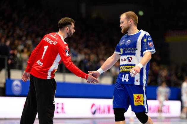 Peter, Walz Kreislaeufer, ThSV Eisenach, 14 , Matija, Spikic TW, ThSV Eisenach, 1 GER, ThSV Eisenach v FRISCH AUF Göppingen, 1 Daikin Handballbundesliga, Handball, Matchday 17, Season 2025 2026, 13 12 2025 GER, ThSV Eisenach v FRISCH AUF Göppingen, 1 Daikin Handballbundesliga, Handball, Matchday 17, Season 2025 2026, 13 12 2025 Eisenach Copyright: xEibner-Pressefoto MartinxHerbstx EP_MHT