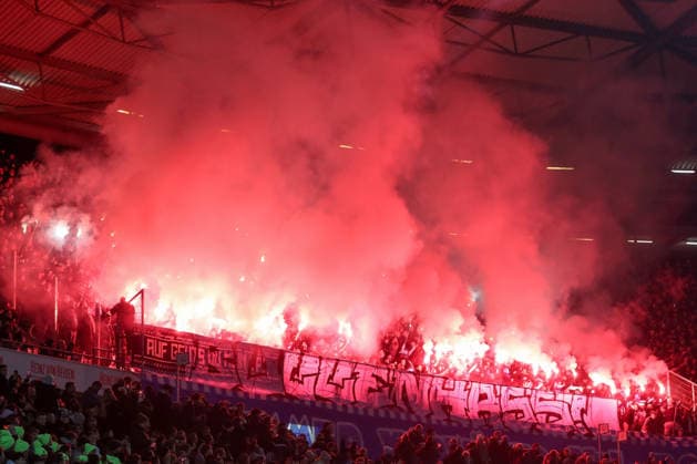 13 12 2025, xtgx, Fußball 2 Bundesliga Hannover 96 VfL Bochum emspor, v l symbol photo, symbol image, symbol, pyro, pyrotechnics, smoke, fog, fans Bochum DFL DFB REGULATIONS PROHIBIT ANY USE OF PHOTOGRAPHS as IMAGE SEQUENCES and or QUASI VIDEO Hannover