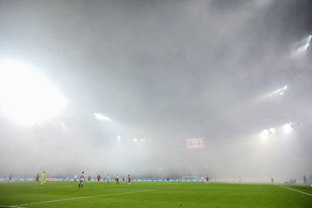 13 12 2025, xtgx, Fußball 2 Bundesliga Hannover 96 VfL Bochum emspor, v l symbol photo, symbol image, symbol, fog, Spiefeld im Rauch DFL DFB REGULATIONS PROHIBIT ANY USE OF PHOTOGRAPHS as IMAGE SEQUENCES and or QUASI VIDEO Hannover