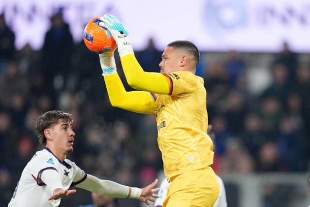Cagliari s goalkeeper Elia Caprile during the Serie A soccer match between Atalanta and Cagliari at the New Balance Stadium in Bergamo , north Italy - Saturday , December 13 , 2025. - Soccer .  Copyright: xSpada LaPressex