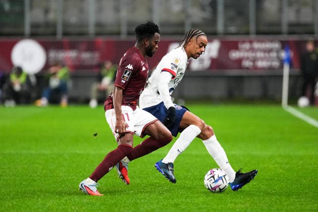 FC Metz v Paris Saint-Germain - Ligue 1 McDonald s 2025 2026 11 Malick MBAYE (fcm) - 29 Bradley BARCOLA (psg) during the Ligue 1 McDonald s match between Metz and Paris at Stade Saint-Symphorien on December 13, 2025 in Metz, France. Metz France  Copyright: xFEPx 776348230