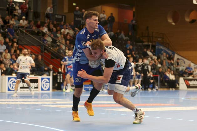 13 12 2025, Men, Handball, Season 2025 2026, 2 Handball Bundesliga, 15 Matchday TV Grosswallstadt 1 VfL Potsdam v li Finn Wullenweber 20, TV Grosswallstadt and Tim Niclas Schröder 33, VfL Potsdam Elsenfeld Untermainhalle Bayern Germany