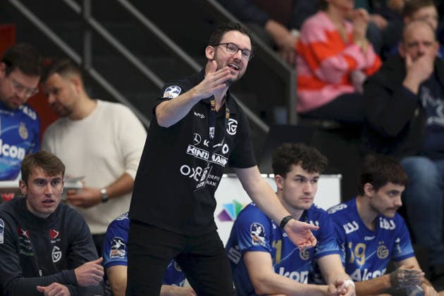 13 12 2025, Men, Handball, Season 2025 2026, 2 Handball Bundesliga, 15 Matchday TV Grosswallstadt 1 VfL Potsdam Andre Lohrbach Head Coach, TV Grosswallstadt gestures, arms, hands, gives instructions Elsenfeld Untermainhalle Bayern Germany