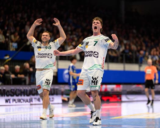 Victor, Kloeve Rueckraum Links, Frisch Auf Goeppingen, 7 , Ludvig, Jurmala Astrom Kreislaeufer, Frisch Auf Goeppingen, 25 GER, ThSV Eisenach vs FRISCH AUF Göppingen, 1 Daikin Handballbundesliga, Handball, 17 Matchday, Season 2025 2026, 13 12 2025 GER, ThSV Eisenach vs FRISCH AUF Göppingen, 1 Daikin Handballbundesliga, Handball, 17 Matchday, Season 2025 2026, 13 12 2025 Eisenach Copyright: xEibner-Pressefoto MartinxHerbstx EP_MHT