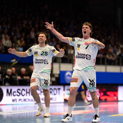 Victor, Kloeve Rueckraum Links, Frisch Auf Goeppingen, 7 , Ludvig, Jurmala Astrom Kreislaeufer, Frisch Auf Goeppingen, 25 GER, ThSV Eisenach vs FRISCH AUF Göppingen, 1 Daikin Handballbundesliga, Handball, 17 Matchday, Season 2025 2026, 13 12 2025 GER, ThSV Eisenach vs FRISCH AUF Göppingen, 1 Daikin Handballbundesliga, Handball, 17 Matchday, Season 2025 2026, 13 12 2025 Eisenach Copyright: xEibner-Pressefoto MartinxHerbstx EP_MHT