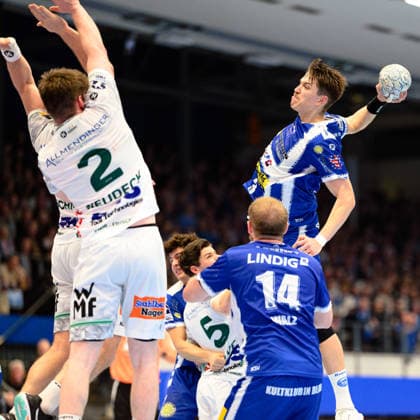 Oskar, Joelsson back court left, ThSV Eisenach, 3 , Oskar, Neudeck back court left, Frisch Auf Goeppingen, 2 , Peter, Walz Kreislaeufer, ThSV Eisenach, 14 GER, ThSV Eisenach vs FRISCH AUF Göppingen, 1 Daikin Handballbundesliga, Handball, 17 Matchday, Season 2025 2026, 13 12 2025 GER, ThSV Eisenach vs FRISCH AUF Göppingen, 1 Daikin Handballbundesliga, Handball, 17 Matchday, Season 2025 2026, 13 12 2025 Eisenach Copyright: xEibner-Pressefoto MartinxHerbstx EP_MHT