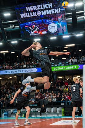 Volleyball I Men I Season 2025 2026 I Bundesliga I 8 Matchday I SVG Lüneburg FT 1844 Freiburg I 13 12 2025 Jannik Brentel 13, FT 1844 Freiburg hitting the ball Copyright: xLobeca Bjorn-OlexKehmx