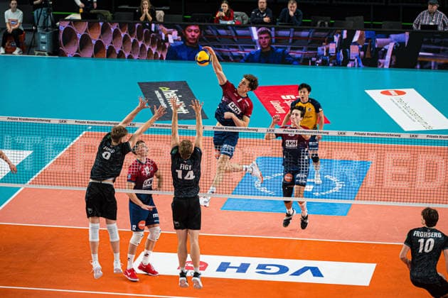 Volleyball I Men I Season 2025 2026 I Bundesliga I 8 Matchday I SVG Lüneburg FT 1844 Freiburg I 13 12 2025 Joscha Kunstmann 7, SVG Lüneburg in attack against Anton Jung 8, FT 1844 Freiburg and Charles Figy 14, FT 1844 Freiburg Copyright: xLobeca Bjorn-OlexKehmx